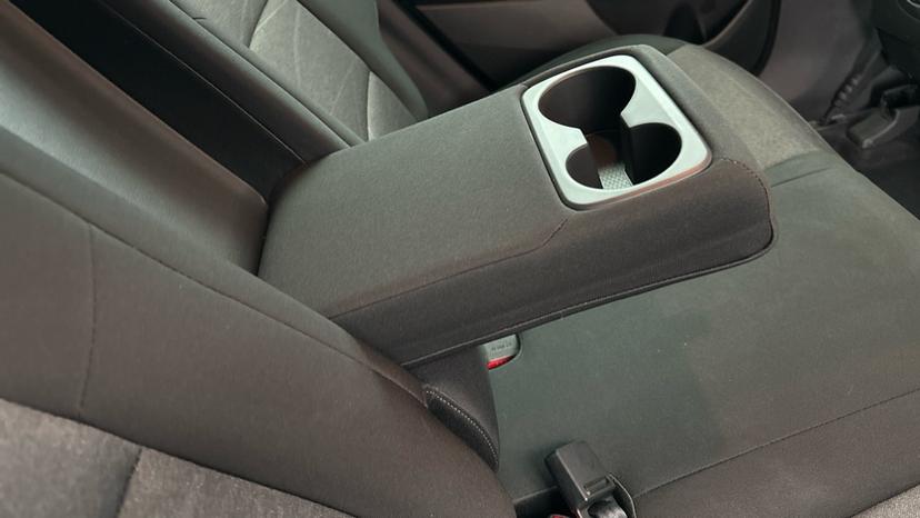 Rear Armrest/ Cup Holder