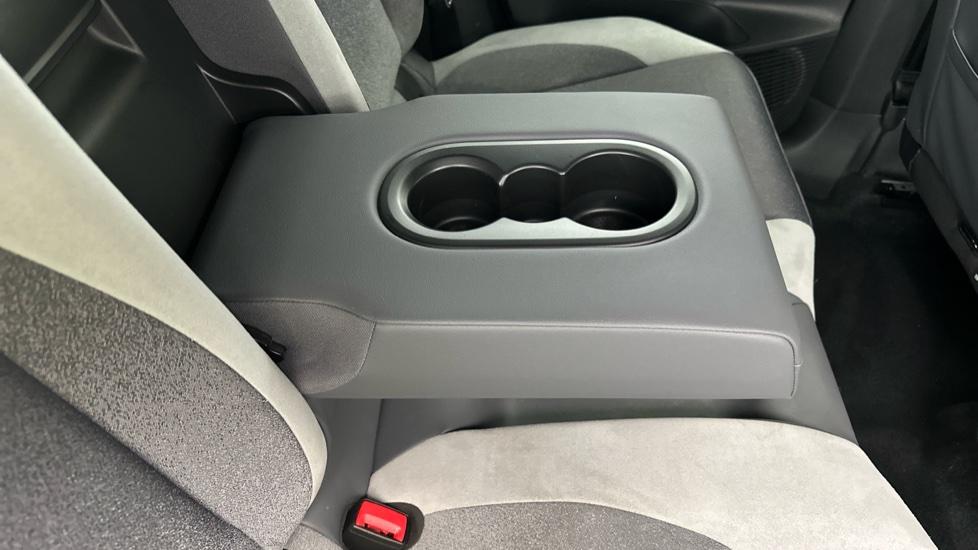 Rear Armrest/ Cup Holder