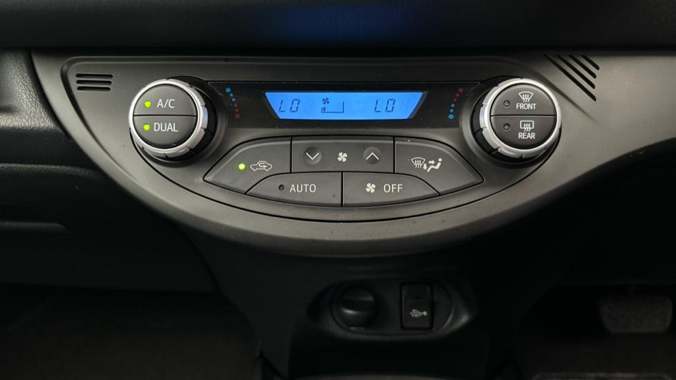 Dual Climate Control / Air Conditioning 