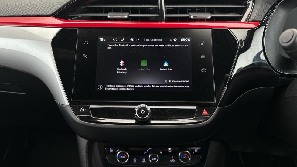 Bluetooth / Apple CarPlay / Android Auto 