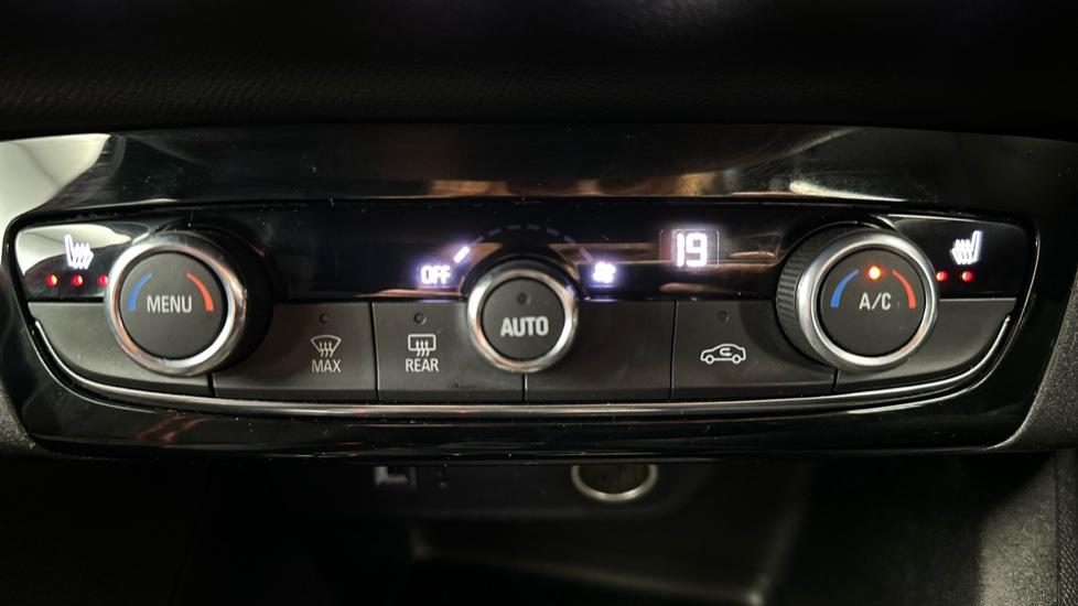 Air Conditioning /Heated Seats 