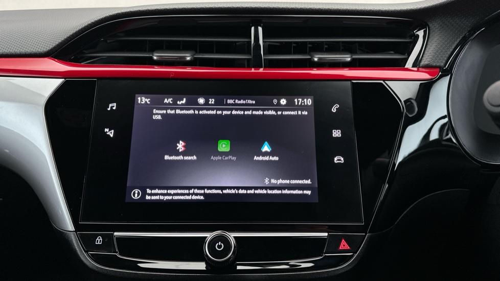 Bluetooth / Apple CarPlay / Android Auto 