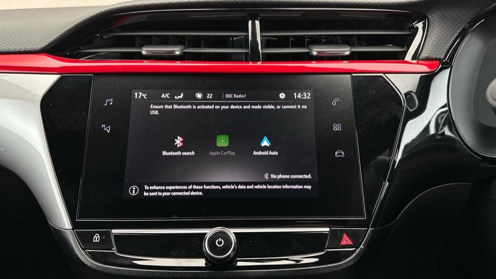 Bluetooth / Apple CarPlay / Android Auto 