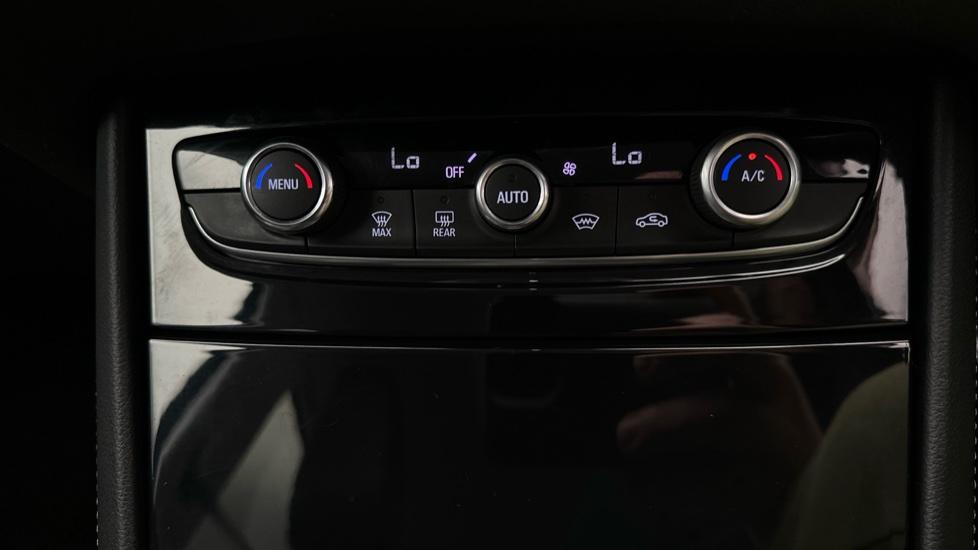 Dual Climate Control / Air Conditioning 