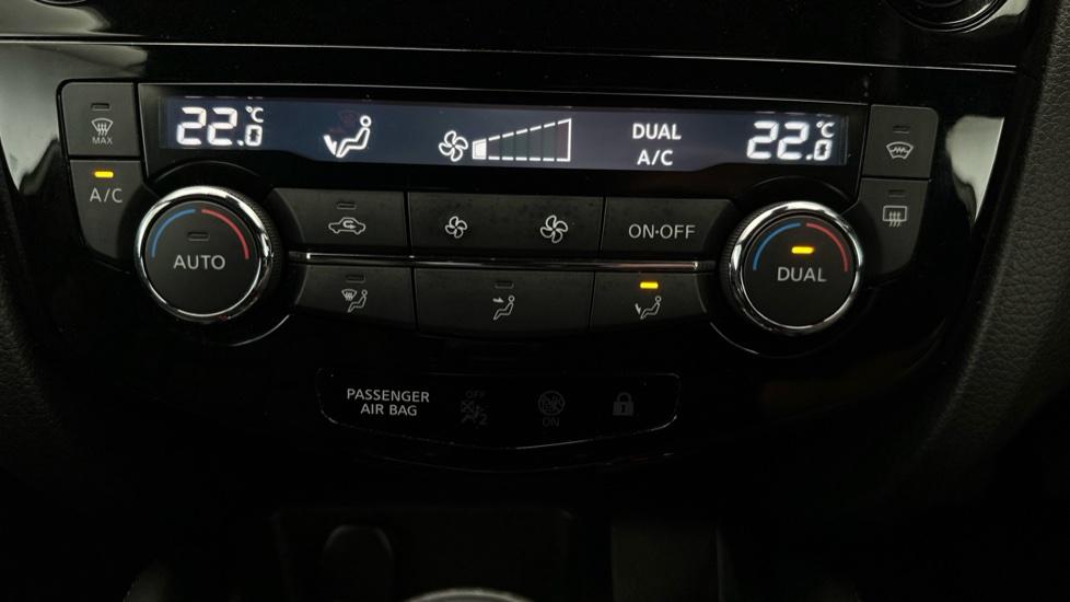 Dual Climate Control  / Air Conditioning 