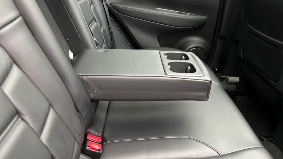 Rear Armrest/ Cup Holder