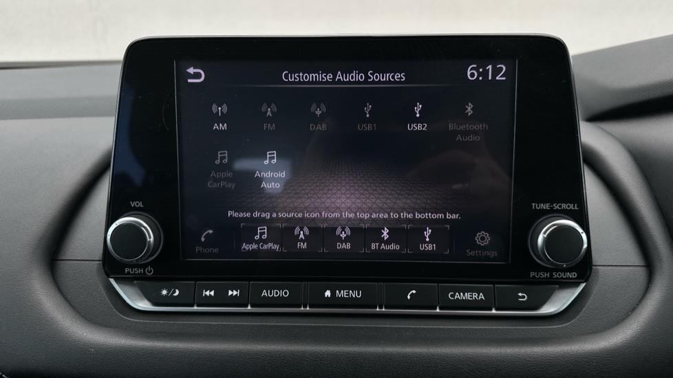 Bluetooth / Apple CarPlay / Android Auto 