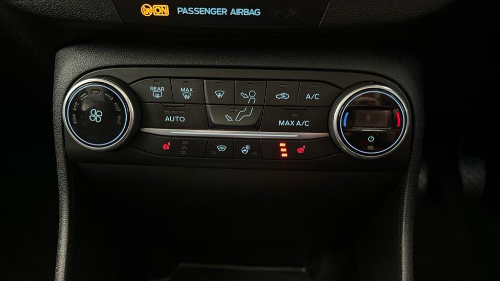 Air Conditioning /Heated Seats 