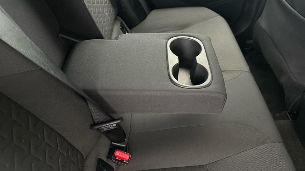 Rear Armrest/ Cup Holder