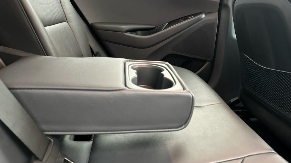 Rear Armrest/ Cup Holder