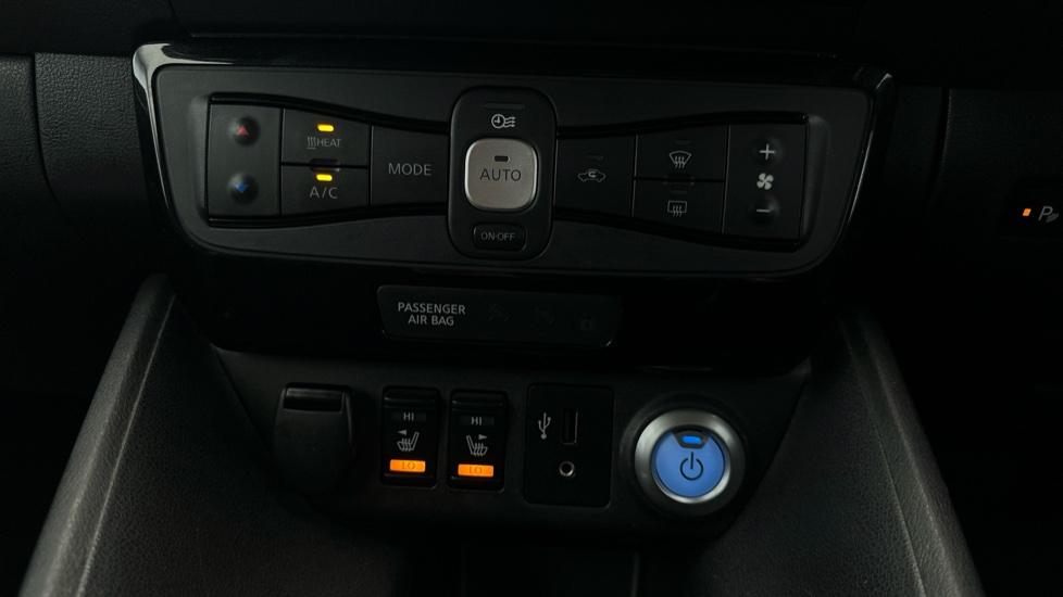 Air Conditioning /Heated Seats 