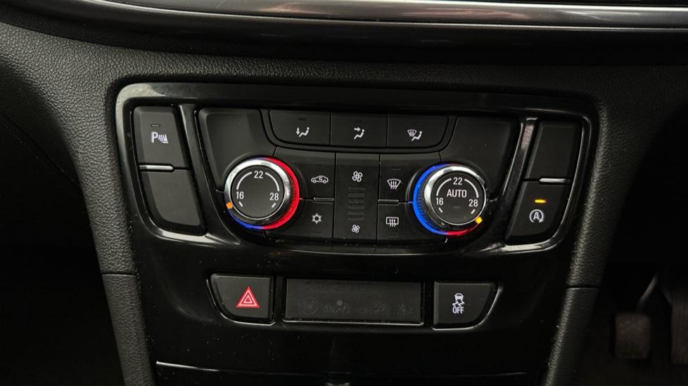 Auto Stop/Start/Air Conditioning /Dual Climate Control 