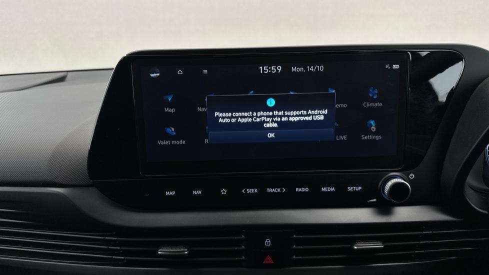 Apple Car Play & Android Auto