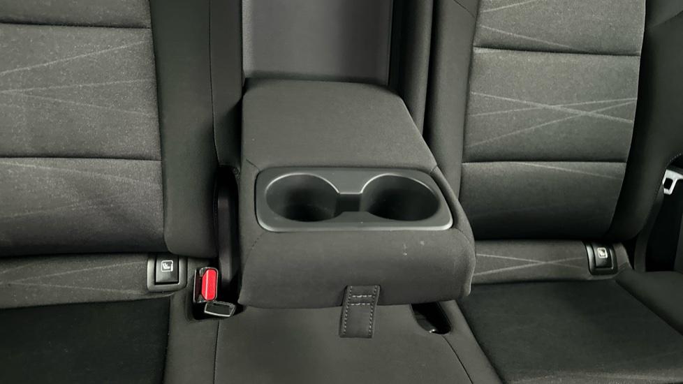 Rear Armrest/ Cup Holder