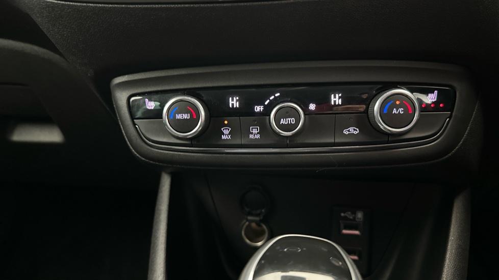 Air Conditioning /Dual Climate Control /Heated Seats 