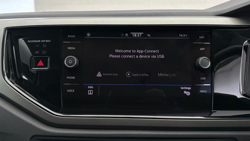 Apple CarPlay/Android Auto 