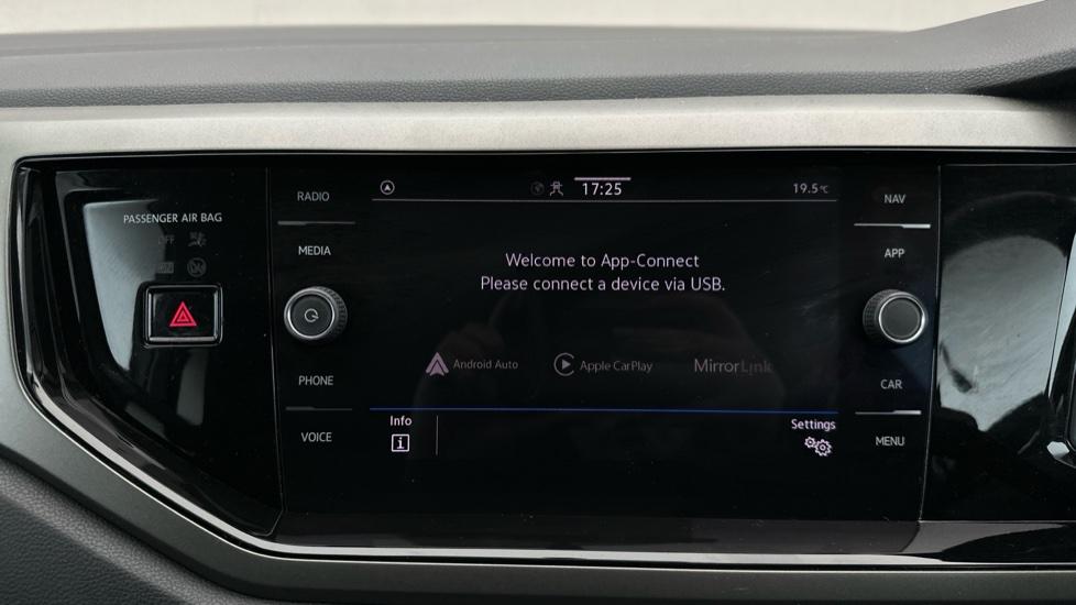 Apple Car Play & Android Auto