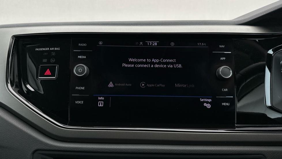 Apple Car Play & Android Auto