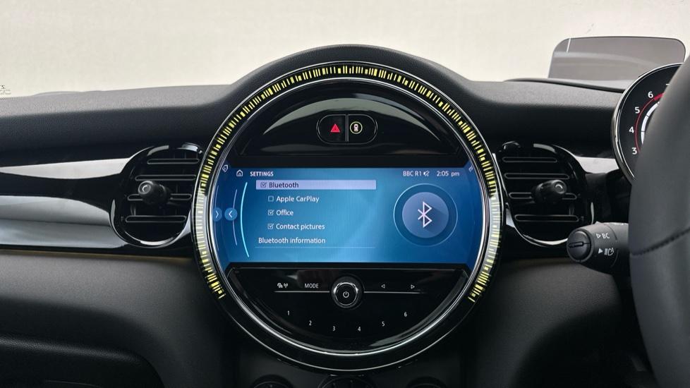 Bluetooth / Apple CarPlay 