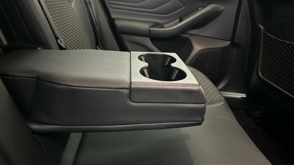 Rear Armrest/ Cup Holder