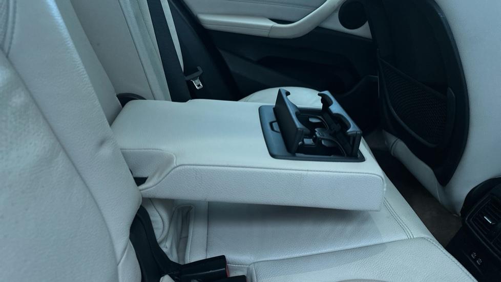 Rear Armrest/ Cup Holder