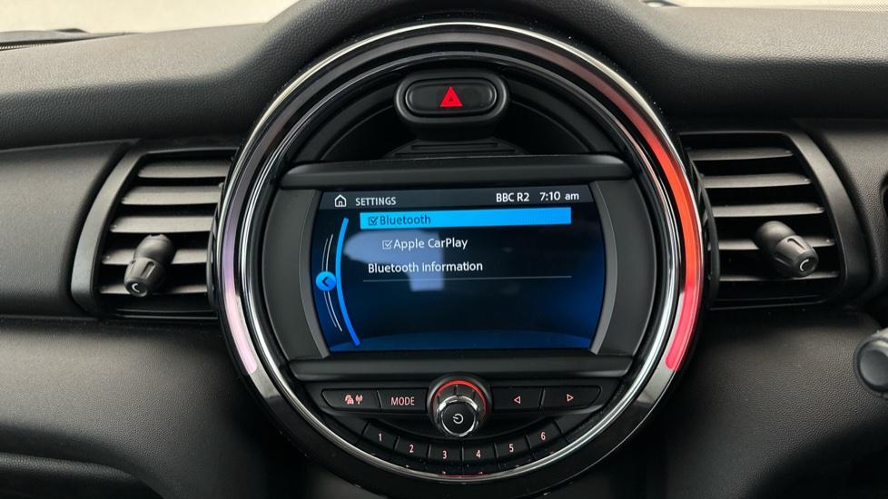 Bluetooth / Apple CarPlay 