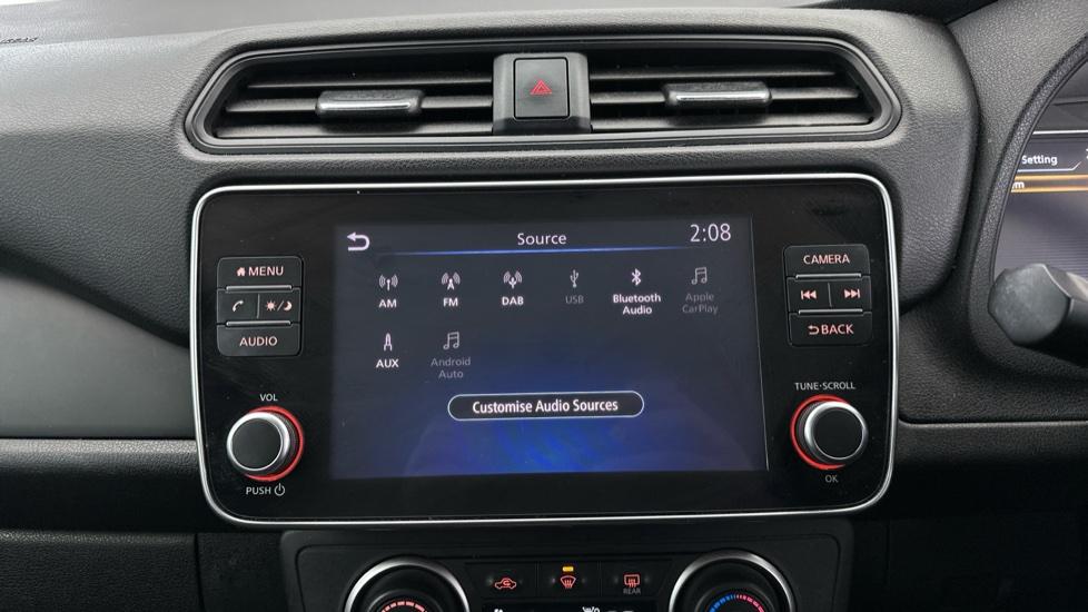 Apple CarPlay/Android Auto / Bluetooth 