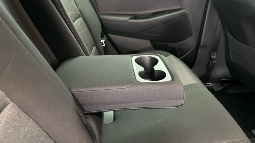 Rear Armrest/ Cup Holder