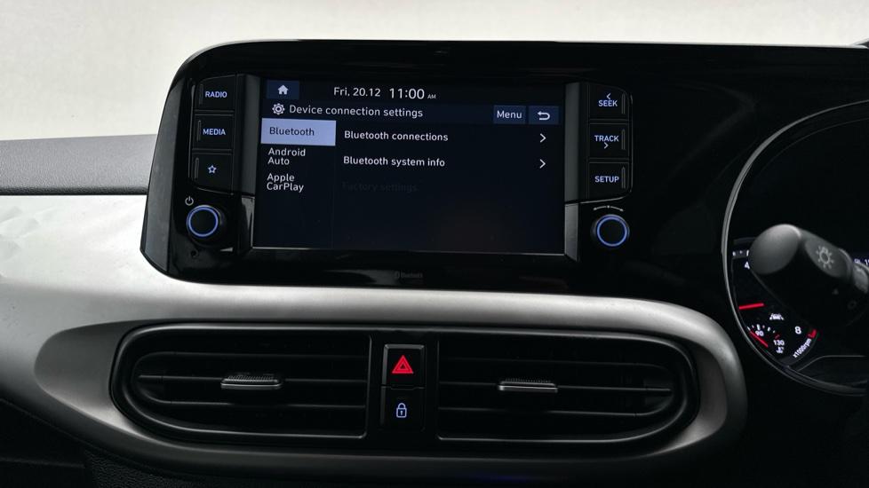 Bluetooth / Apple CarPlay / Android Auto 