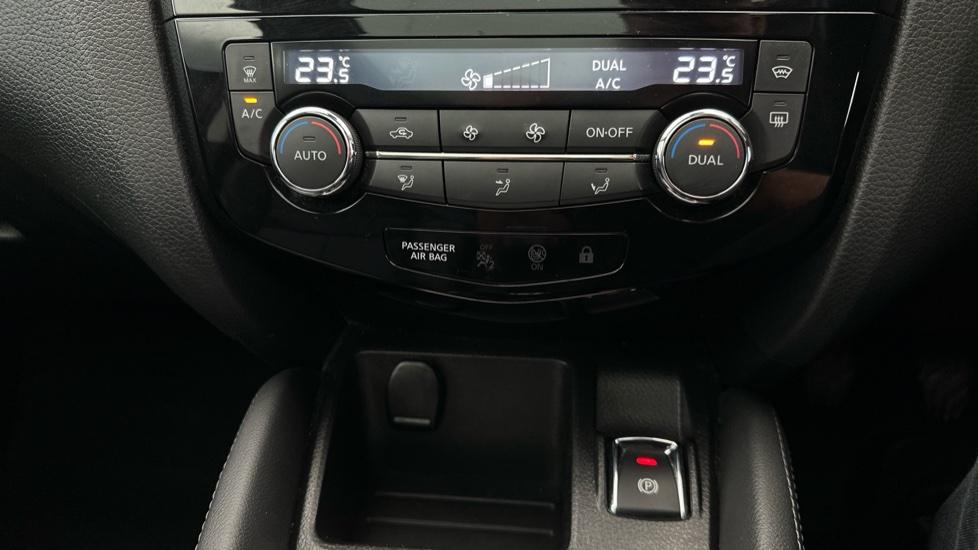 Dual Climate Control / Air Conditioning 