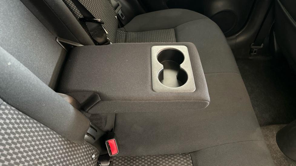 Rear Armrest/ Cup Holder