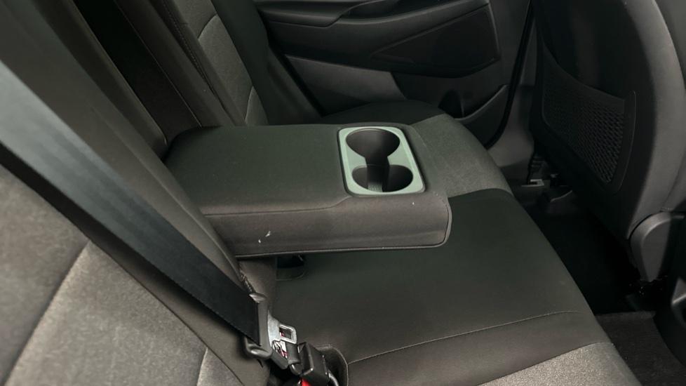 Rear Armrest/ Cup Holder