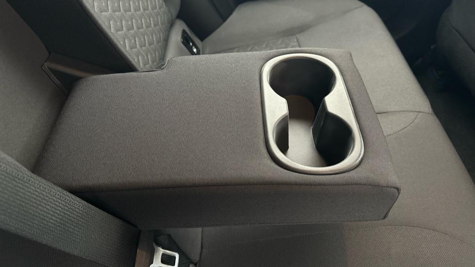 Rear Armrest/ Cup Holder