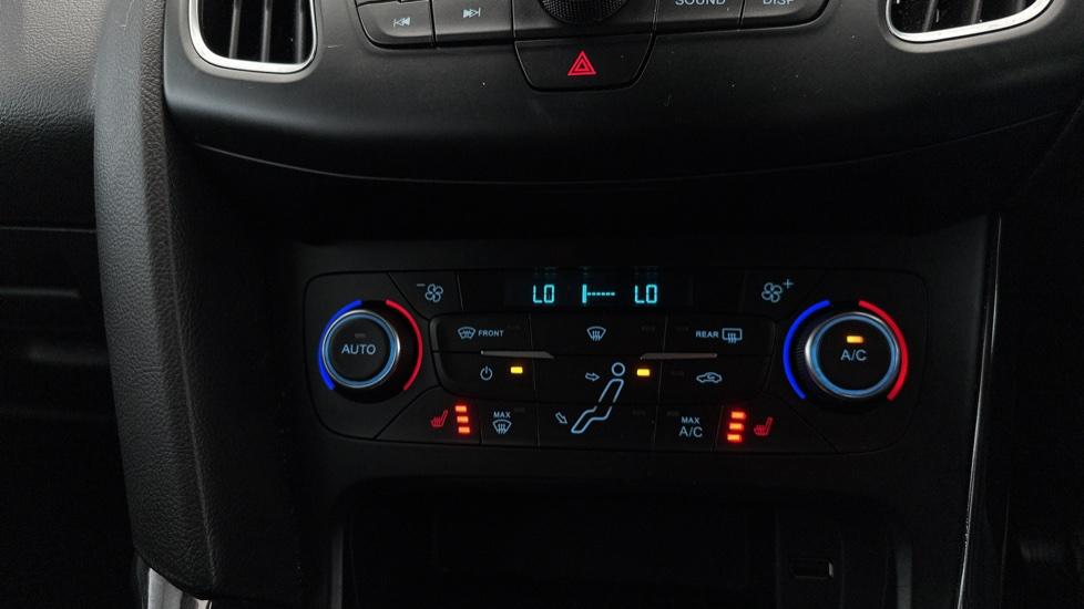 Dual Climate Control /Air Conditioning /Heated Seats 