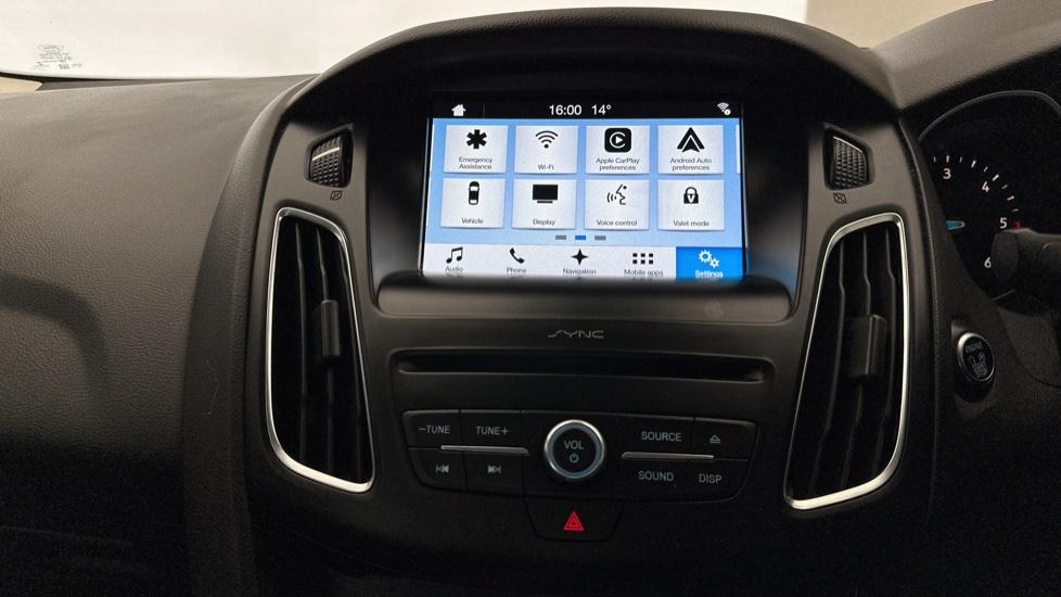 Apple CarPlay/Android Auto 