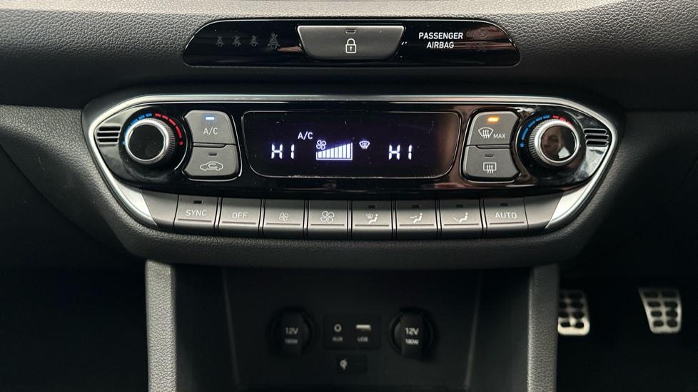 Air Conditioning /Dual Climate Control 