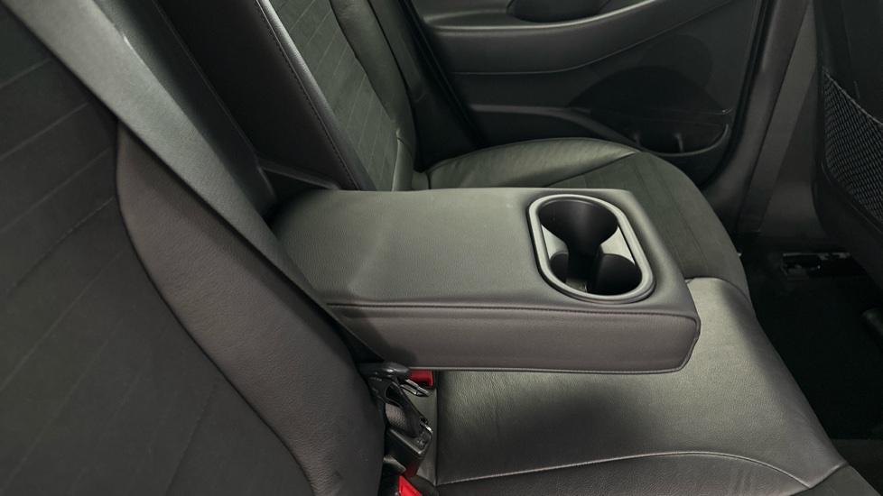 Rear Armrest/ Cup Holder