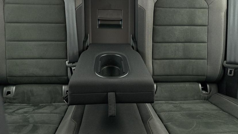 Rear Armrest/ Cup Holder