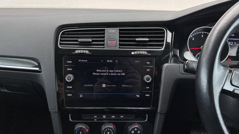 Apple CarPlay/Android Auto 