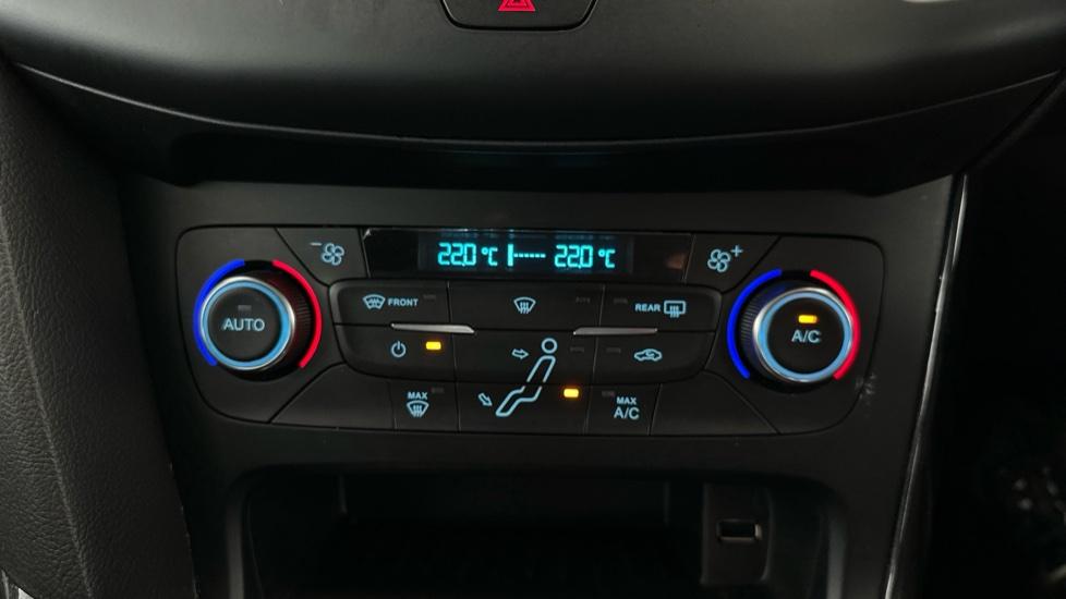 Dual Climate Control  / Air Conditioning 