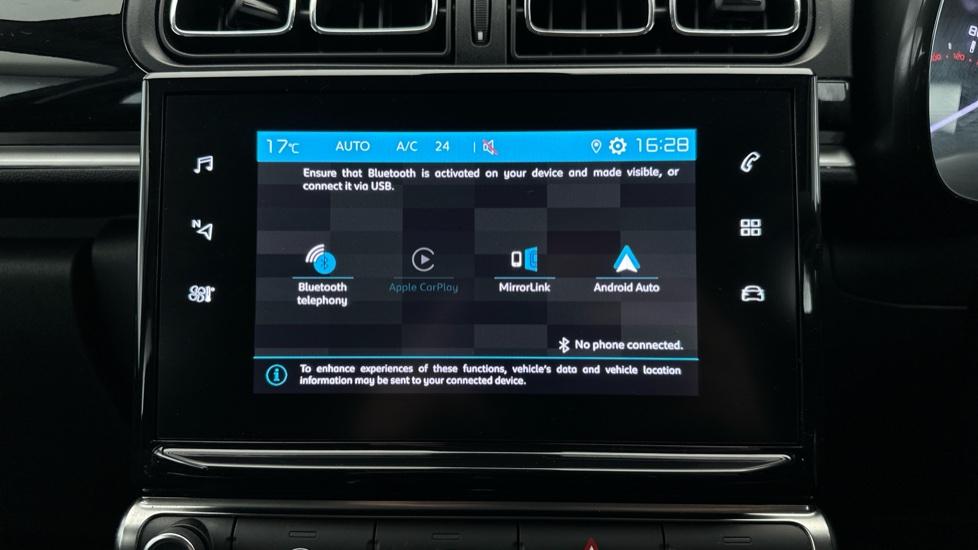 Bluetooth / Apple CarPlay / Android Auto 