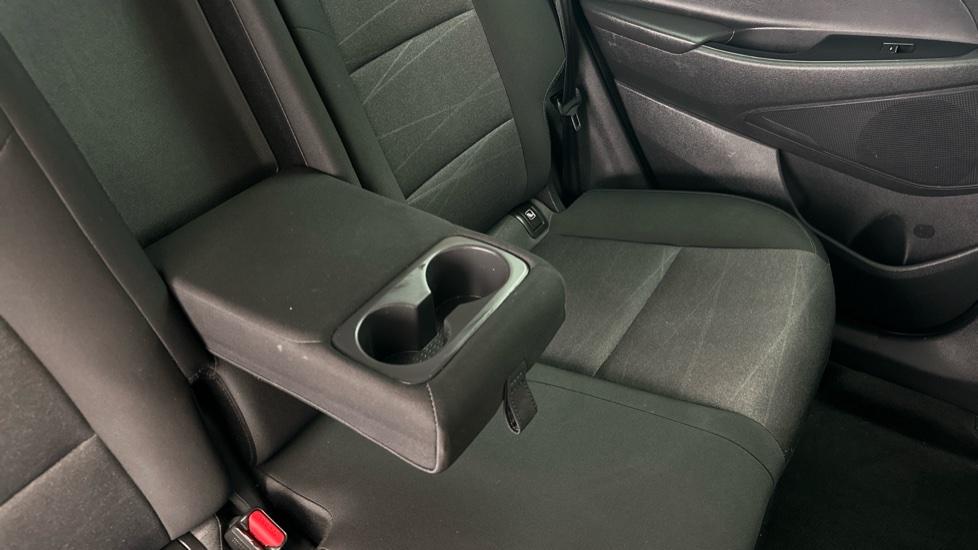 Rear Armrest/ Cup Holder