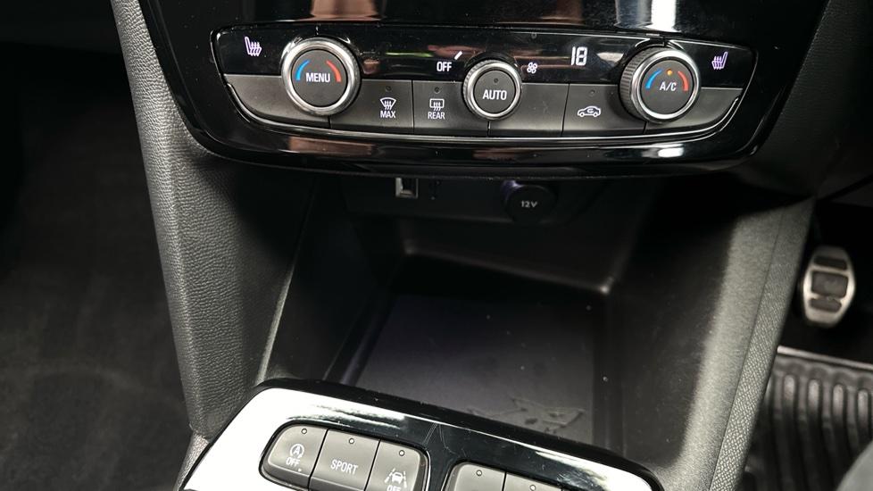 Dual Climate Control / Air Conditioning / Heated Seats 