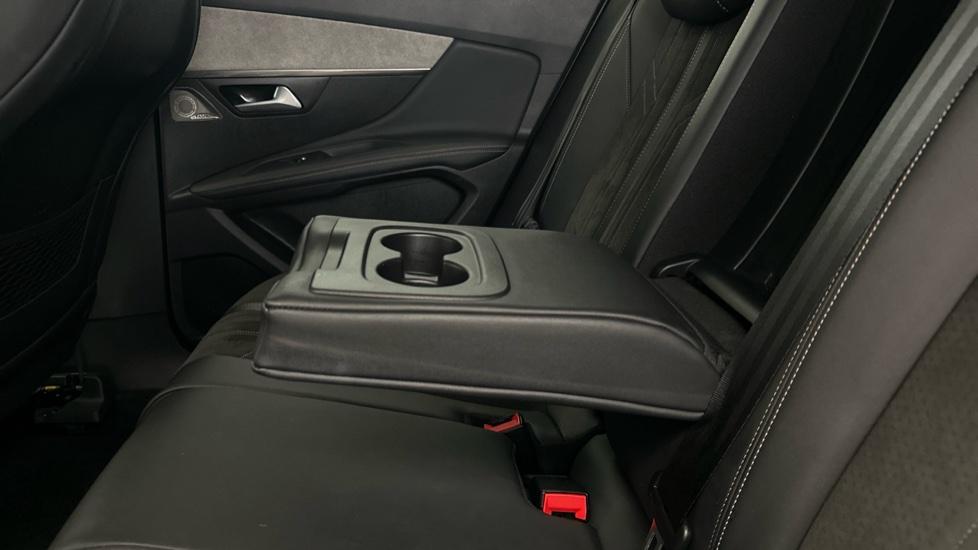 Rear Armrest/ Cup Holder