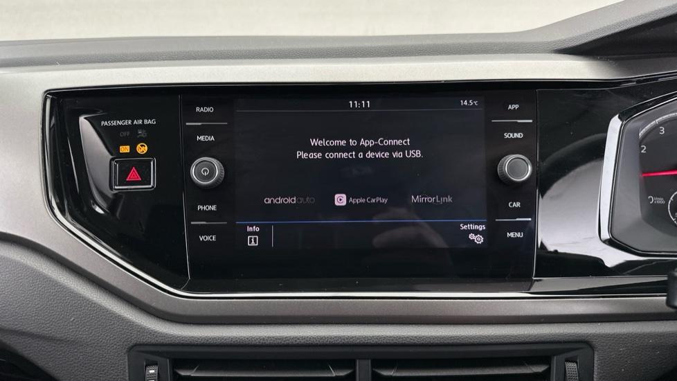 Apple CarPlay/Android Auto 