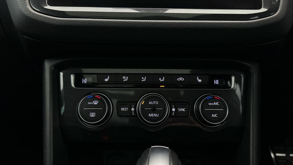 Air Conditioning /Dual Climate Control /Heated Seats 