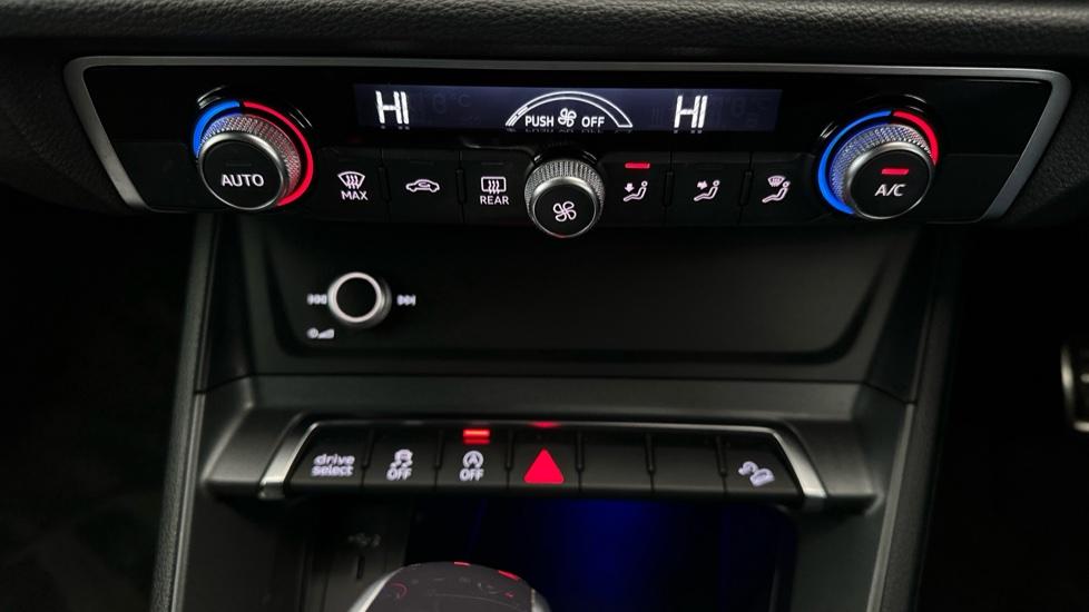 Dual Climate Control  / Air Conditioning  / Auto Stop/Start 