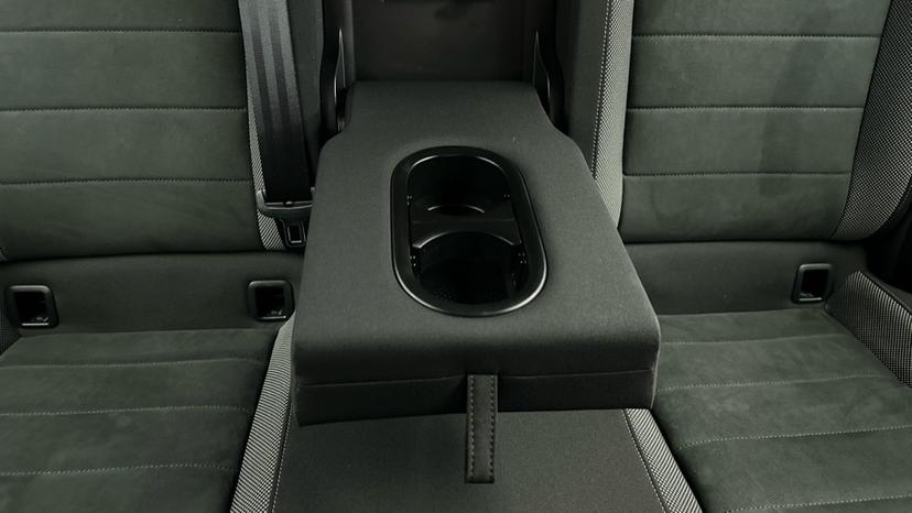 Rear Armrest/ Cup Holder