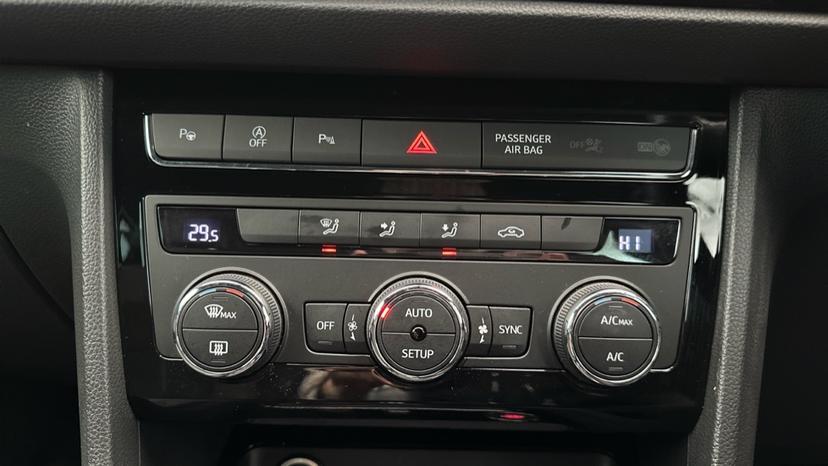 Air Conditioning /Dual climate control 