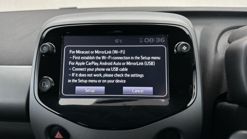 Apple CarPlay / Android Auto 